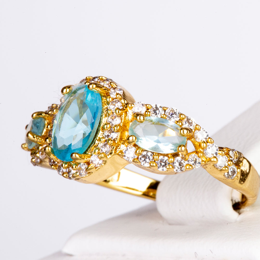 Ring aus goldplattierterr Legierung mit blauem Emporia®-Kristall 2 