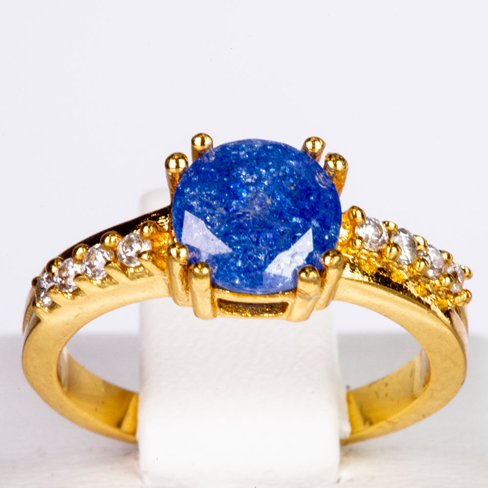 Ring aus goldplattierterr Legierung mit blauem Emporia®-Kristall und weißem Emporia® Kristall