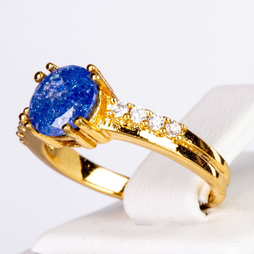 Ring aus goldplattierterr Legierung mit blauem Emporia®-Kristall und weißem Emporia® Kristall 2 