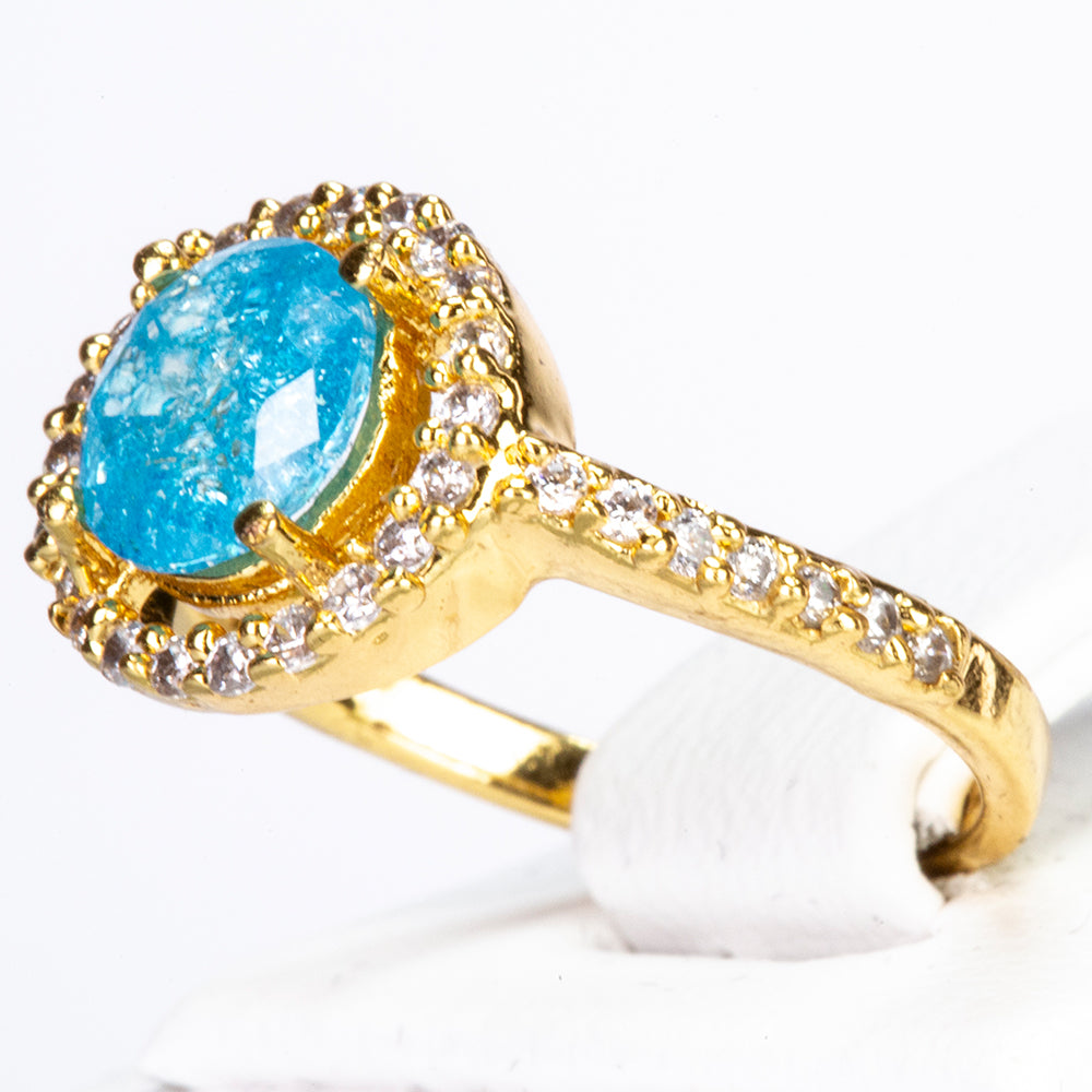 Ring aus goldplattierterr Legierung mit blauem Emporia®-Kristall und weißem Emporia® Kristall 2 