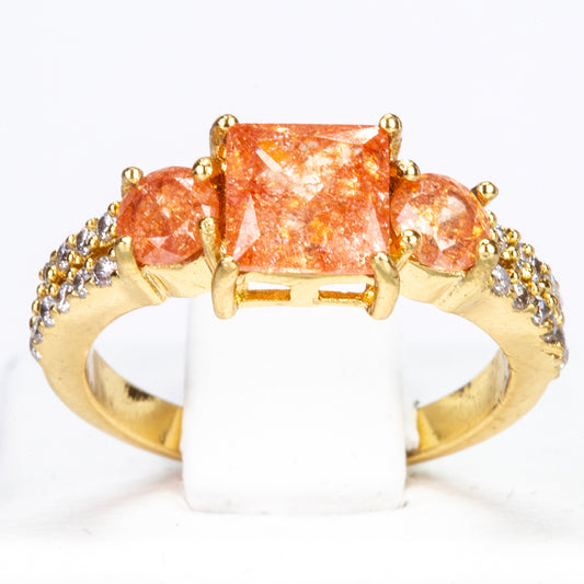 Ring aus goldplattierterr Legierung mit orangefarbenem Emporia® Kristall und weißem Emporia® Kristall