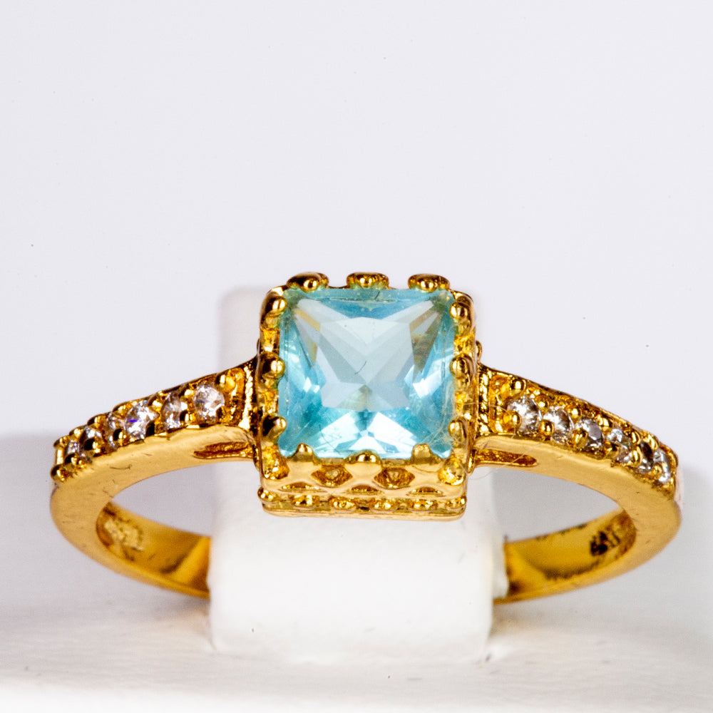 Ring aus goldplattierterr Legierung mit blauem Emporia®-Kristall und weißem Emporia® Kristall 1 