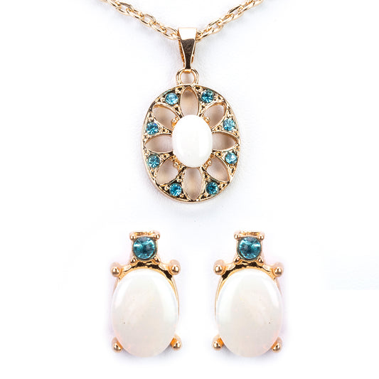 Schmuckgarnitur aus aus goldplattierter Legierung mit blauem Emporia®-Kristall und opalfarbenem Emporia-Kristall