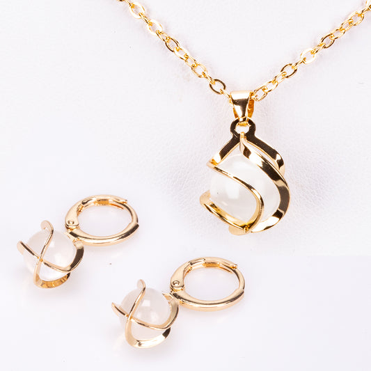 Schmuckgarnitur aus aus goldplattierter Legierung mit weißem Emporia® Kristall