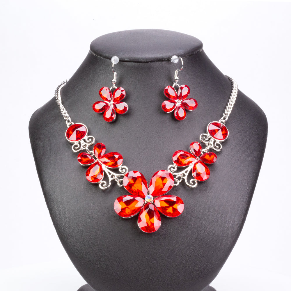 Schmuckgarnitur aus aus weißgoldplattierter Legierung mit rotem Emporia®-Kristall 2 