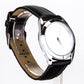 Armbanduhr mit schwarz Armband und  weiß Zifferblatt mit einem Gebet