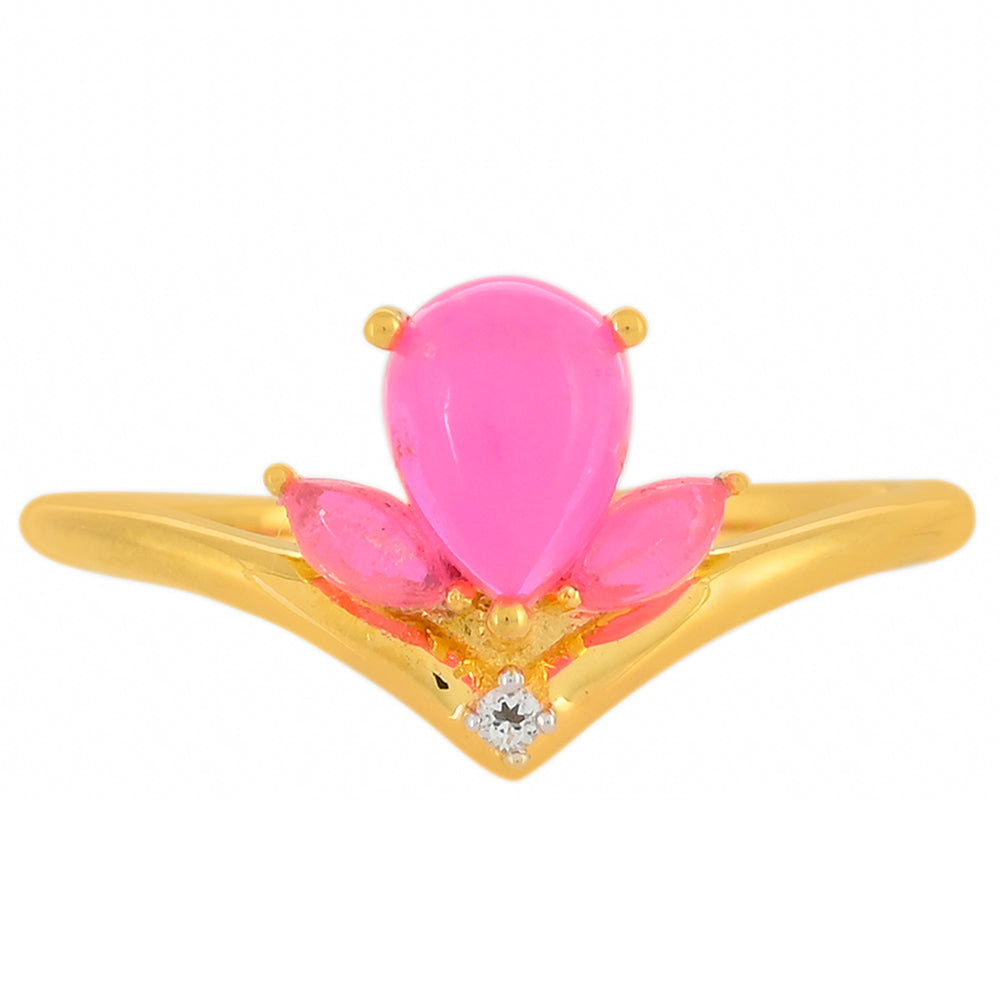 Goldplattierter Silberring mit äthiopischem neon pink Opal und weißem Topas