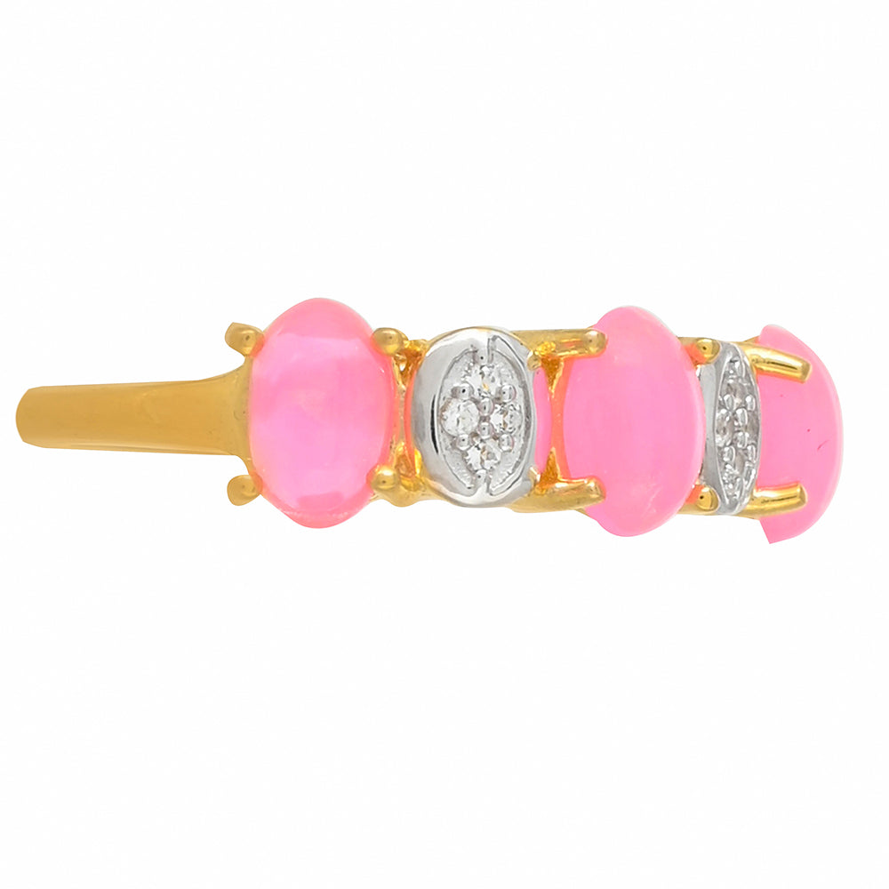 Goldplattierter Silberring mit äthiopischem neon pink Opal und weißem Topas